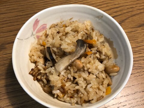 肉じゃがの煮汁で炊き込みご飯♪